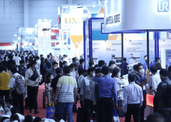 <b>新加坡以3575亿泰铢（约103亿美元）的投资额位居</b>